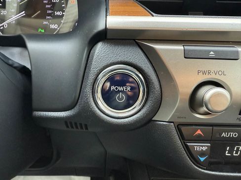 Used 2015 Lexus ES 300h Hybrid image 22