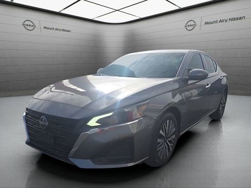 Certified 2024 Nissan Altima 2.5 SV w/ SV Premium Package AWD/4WD image 1