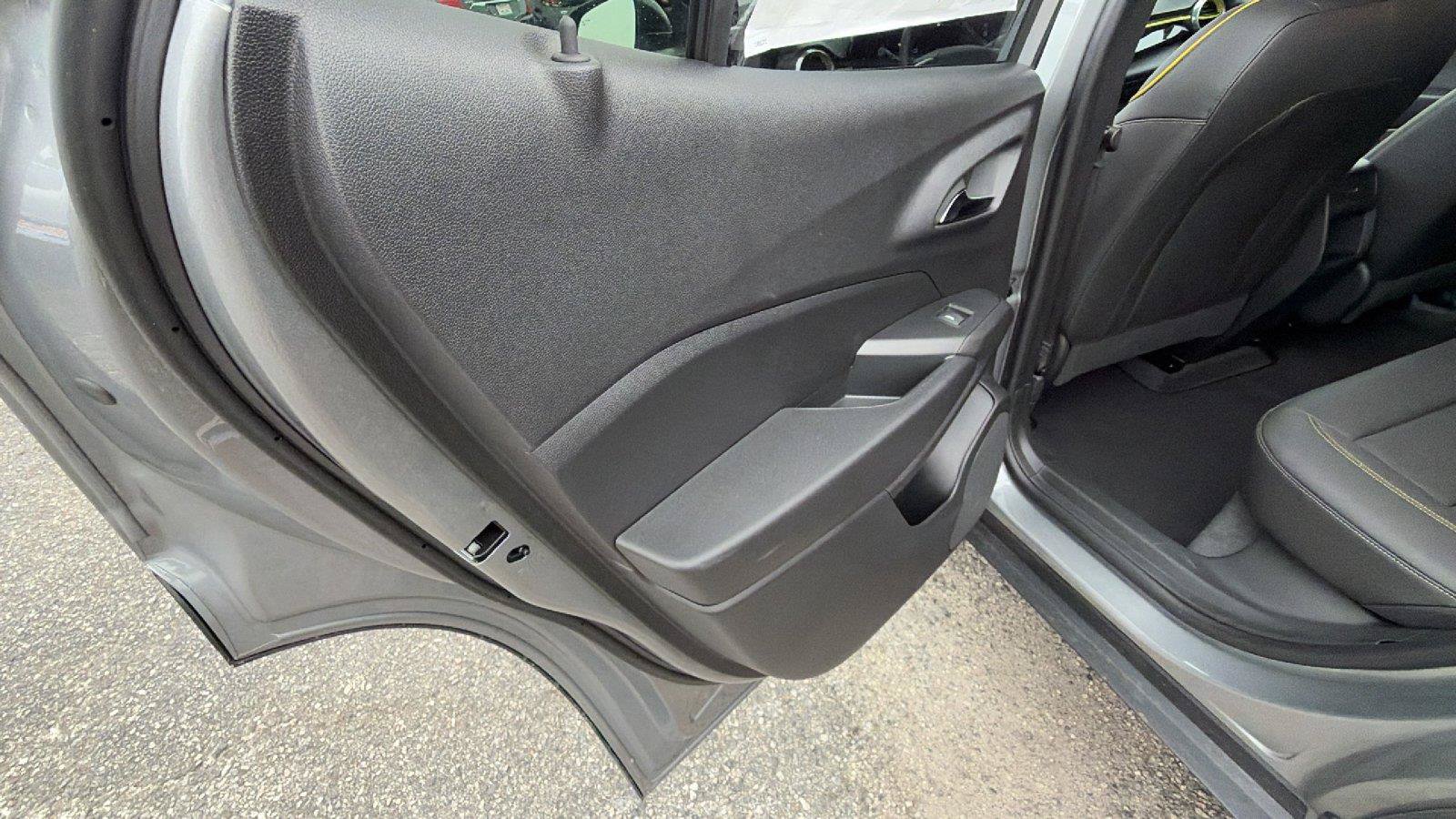 New 2026 Chevrolet Trax ACTIV w/ Sunroof Package FWD image 19