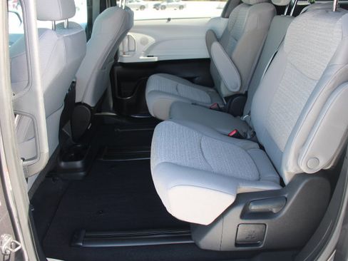 Certified 2025 Toyota Sienna LE w/ LE Plus Package FWD image 13