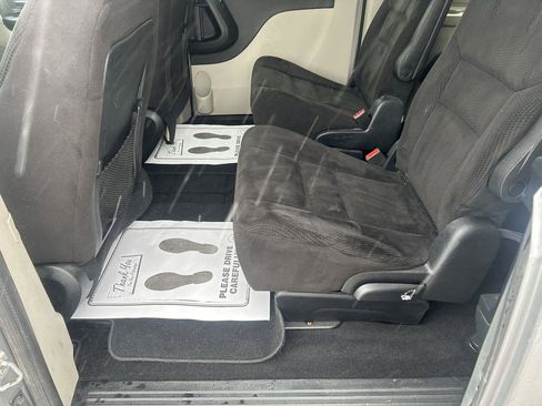 Used 2014 Dodge Grand Caravan SXT FWD image 9