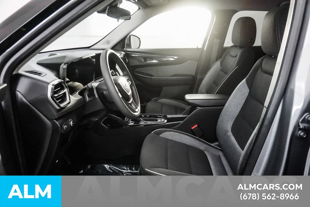 Used 2025 Chevrolet TrailBlazer LT FWD image 16
