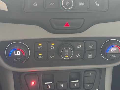 Used 2018 GMC Terrain SLE w/ Driver Convenience Package image 2