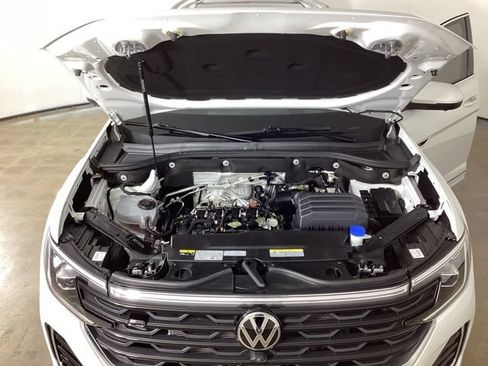 Used 2024 Volkswagen Atlas SEL Premium R-Line AWD/4WD image 28