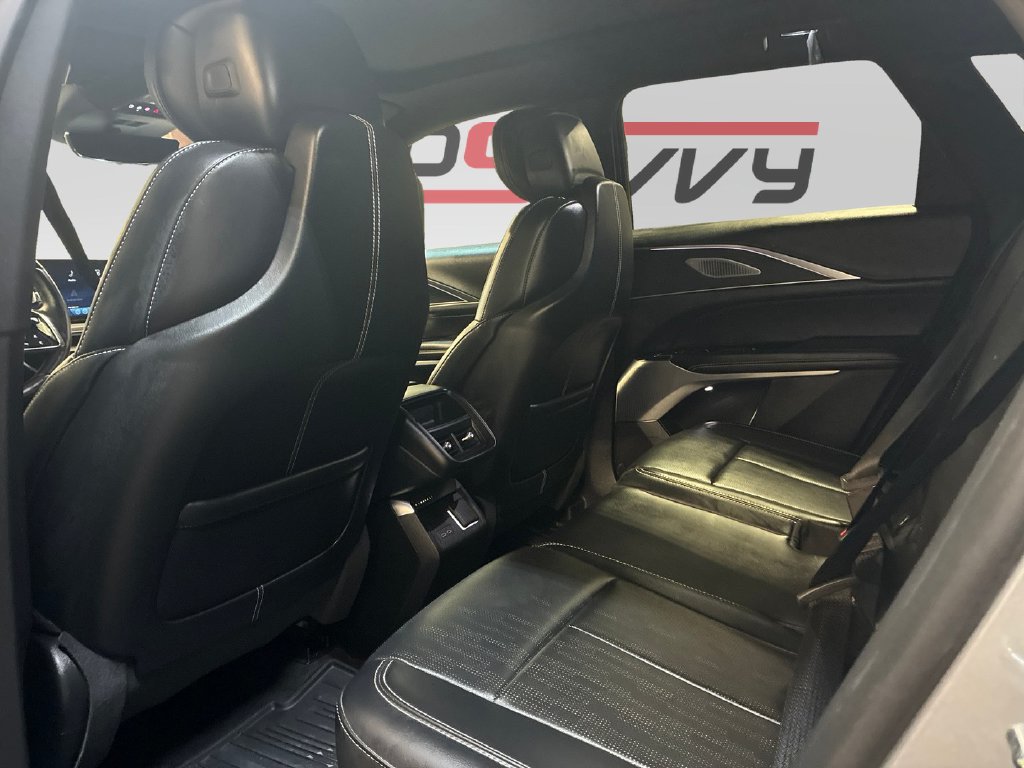 Used 2025 Cadillac Lyriq Luxury AWD/4WD image 17