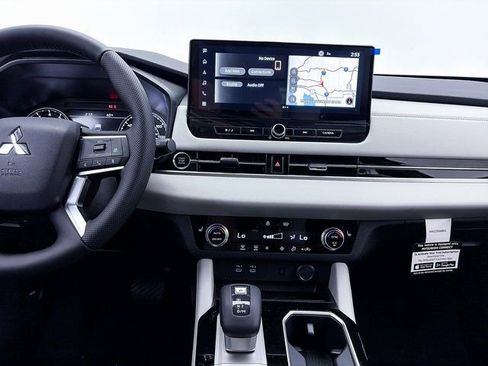 New 2026 Mitsubishi Outlander SE image 13