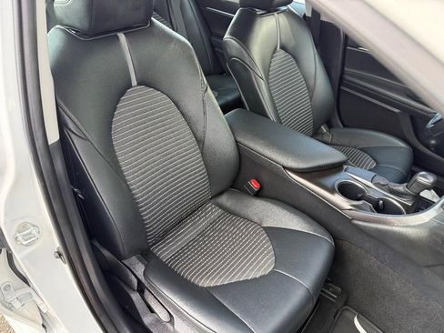 Used 2021 Toyota Camry SE image 11