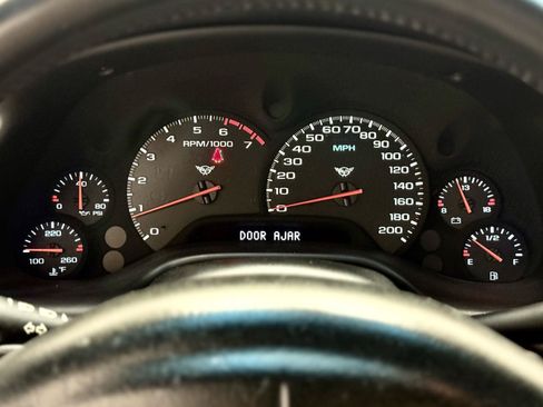 Used 1998 Chevrolet Corvette Coupe w/ Roof Pkg RWD image 17
