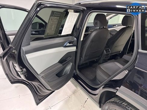 Used 2024 Volkswagen Taos SE image 22