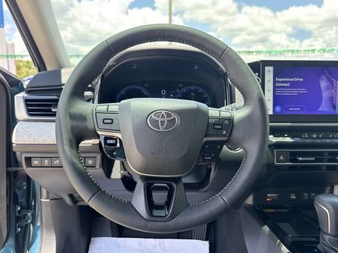Used 2025 Toyota Camry XLE FWD image 35