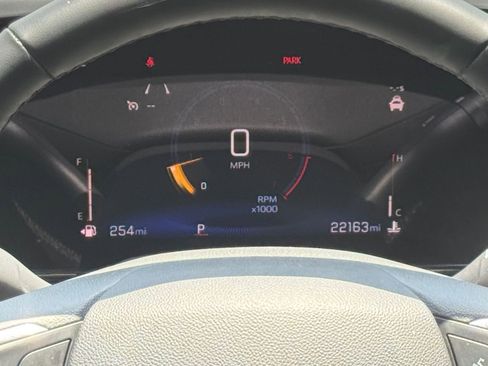 Used 2025 Chevrolet Trax LT w/ LT Convenience Package FWD image 40