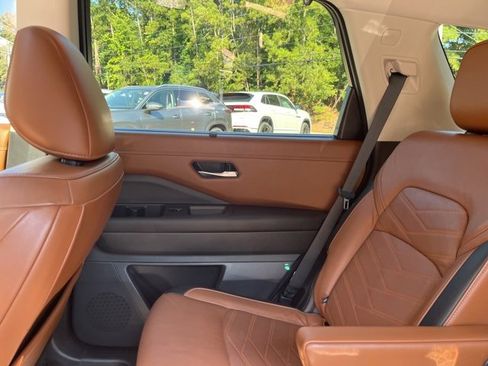 Used 2022 Nissan Pathfinder Platinum w/ Cargo Package image 15