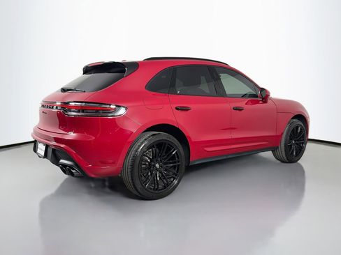 Certified 2023 Porsche Macan image 7