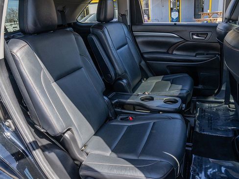 Used 2019 Toyota Highlander Limited image 20