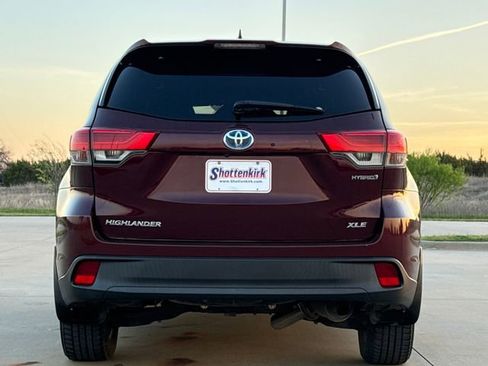 Used 2019 Toyota Highlander XLE image 8