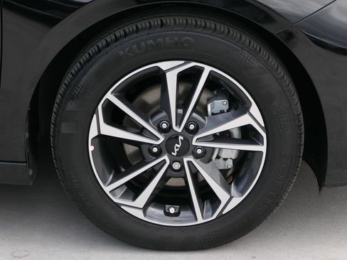Used 2024 Kia Forte LXS w/ LXS Technology Package FWD image 7