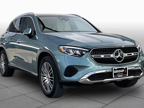 Used 2025 Mercedes-Benz GLC 300 image 3