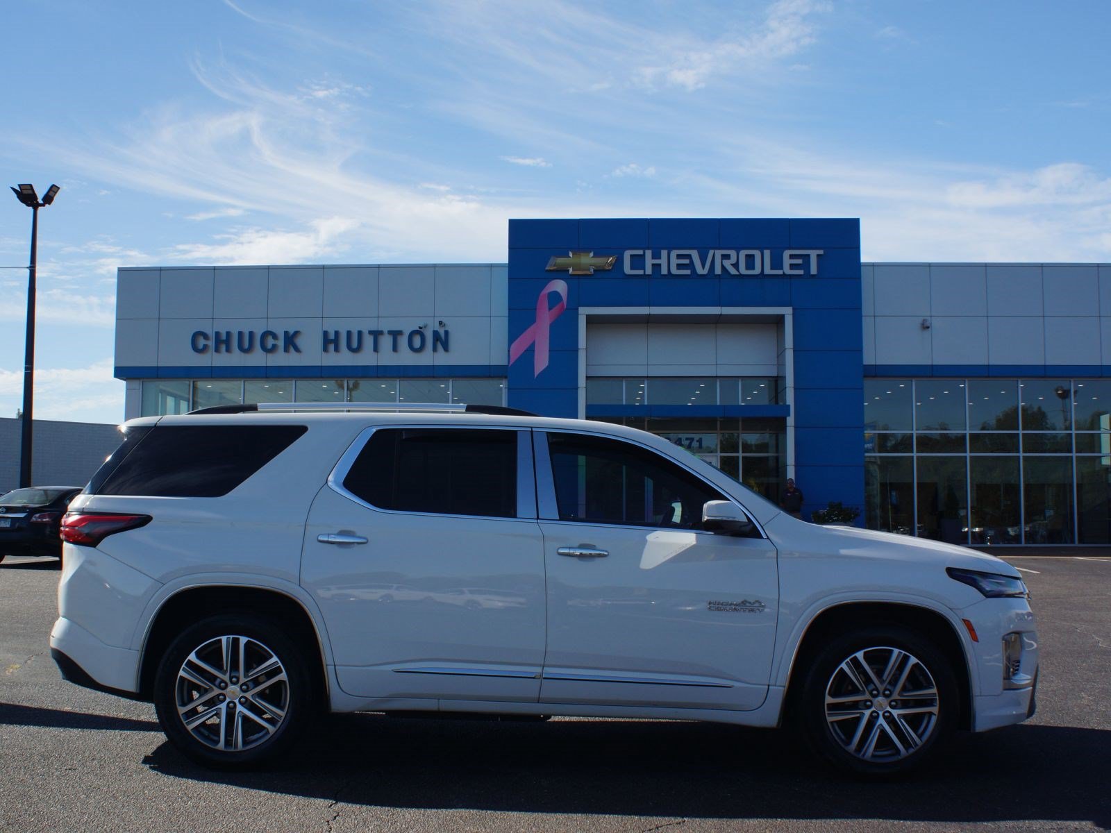 Used 2022 Chevrolet Traverse High Country FWD image 1