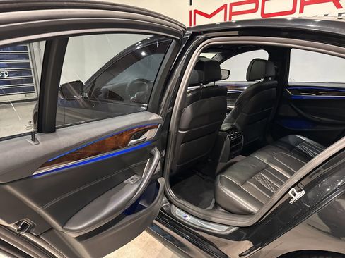 Used 2018 BMW M550i xDrive w/ Driving Assistance Package image 27