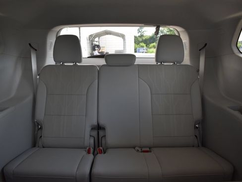 Used 2025 Buick Enclave Avenir w/ LPO, Floor Liner Package FWD image 16