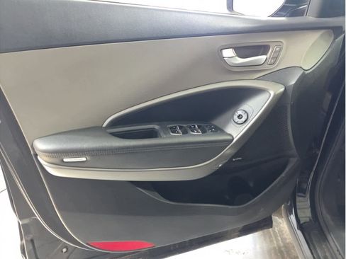 Used 2018 Hyundai Santa Fe SE image 18