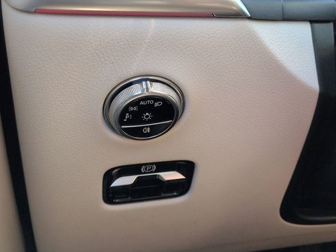 Used 2023 Mercedes-Benz GLC 300 4MATIC image 24