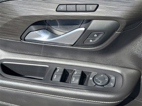 Used 2024 GMC Terrain SLT image 19