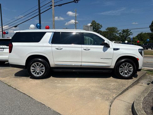Used 2021 GMC Yukon XL SLT w/ SLT Premium Package RWD image 4