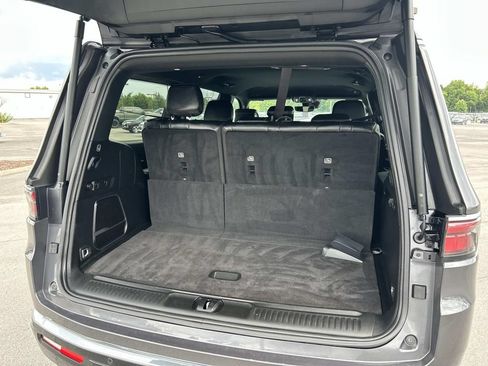 Used 2024 Jeep Wagoneer Series II w/ Flexible Seating Group RWD image 16