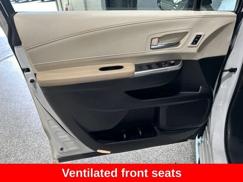 Certified 2023 Toyota Sienna Limited AWD/4WD image 16