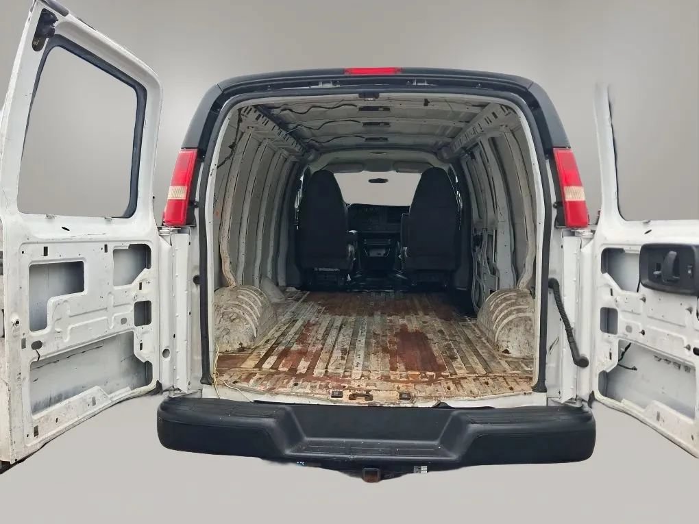 Used 2015 Chevrolet Express 2500 RWD image 18