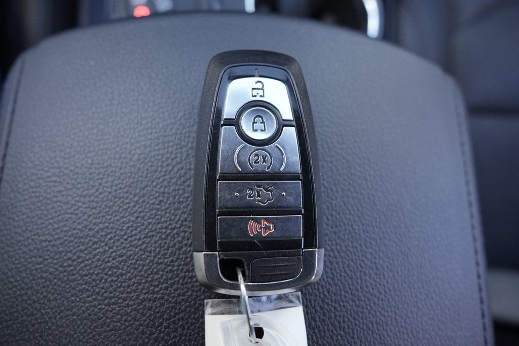 Used 2018 Ford Explorer XLT w/ Equipment Group 202A AWD/4WD image 39