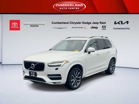 Used 2017 Volvo XC90 T6 Momentum w/ Vision Package image 4