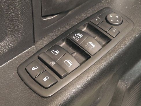 Used 2014 RAM 1500 ST image 27