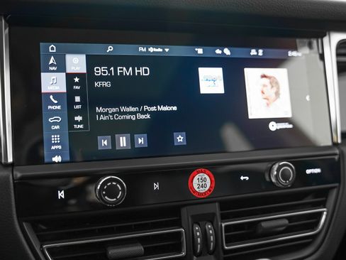 Certified 2026 Porsche Macan AWD/4WD image 24