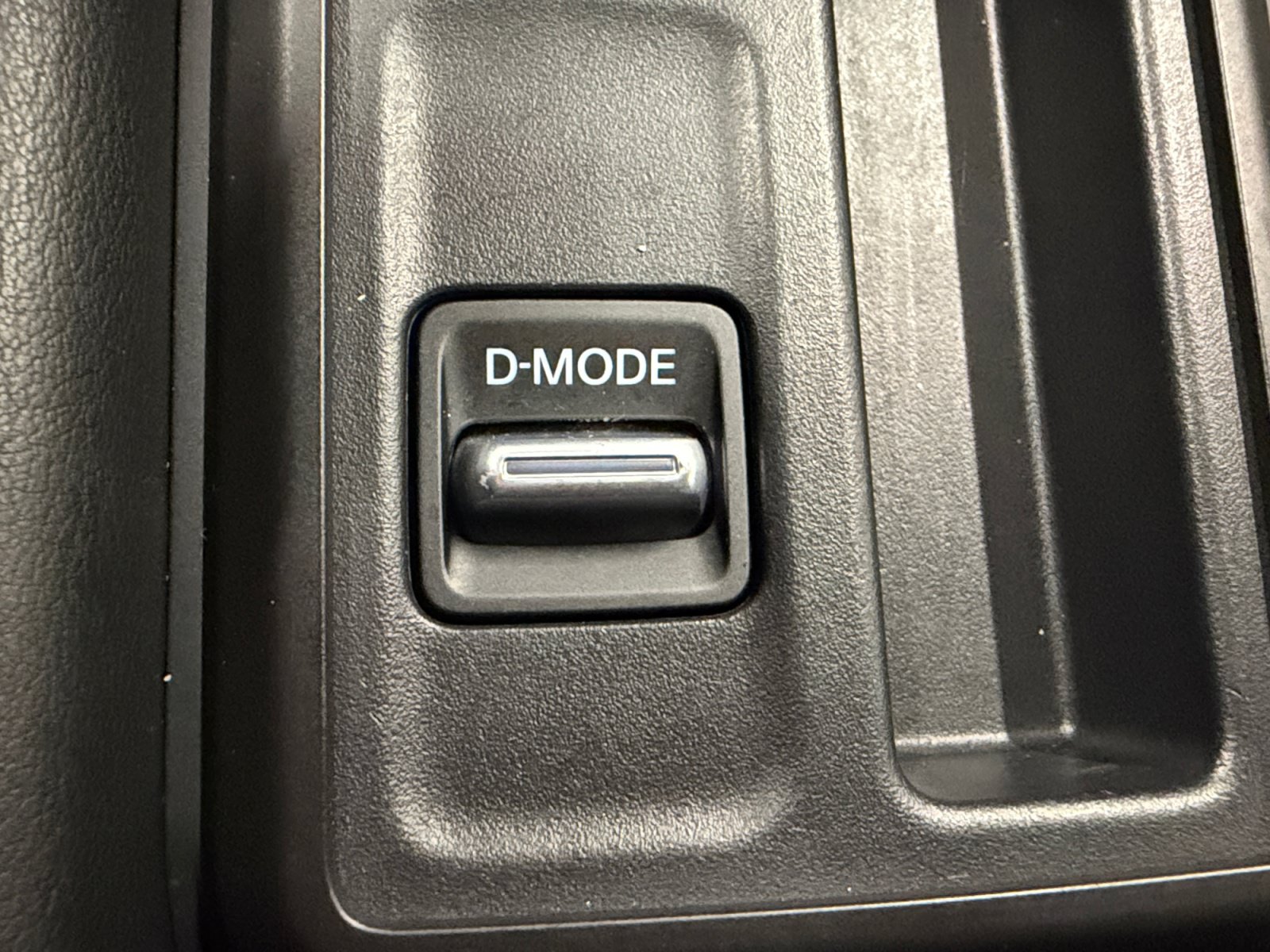 Used 2024 Nissan Pathfinder S FWD image 40
