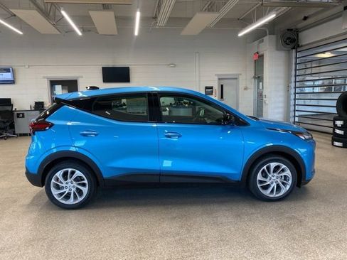 New 2027 Chevrolet Bolt LT w/ Comfort Package FWD image 4