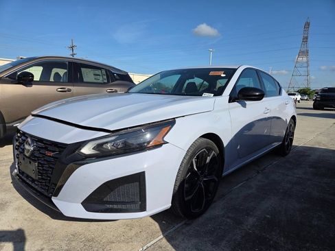 Used 2023 Nissan Altima 2.5 SR FWD image 1