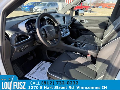 New 2026 Chrysler Pacifica Limited w/ S Appearance Package image 17