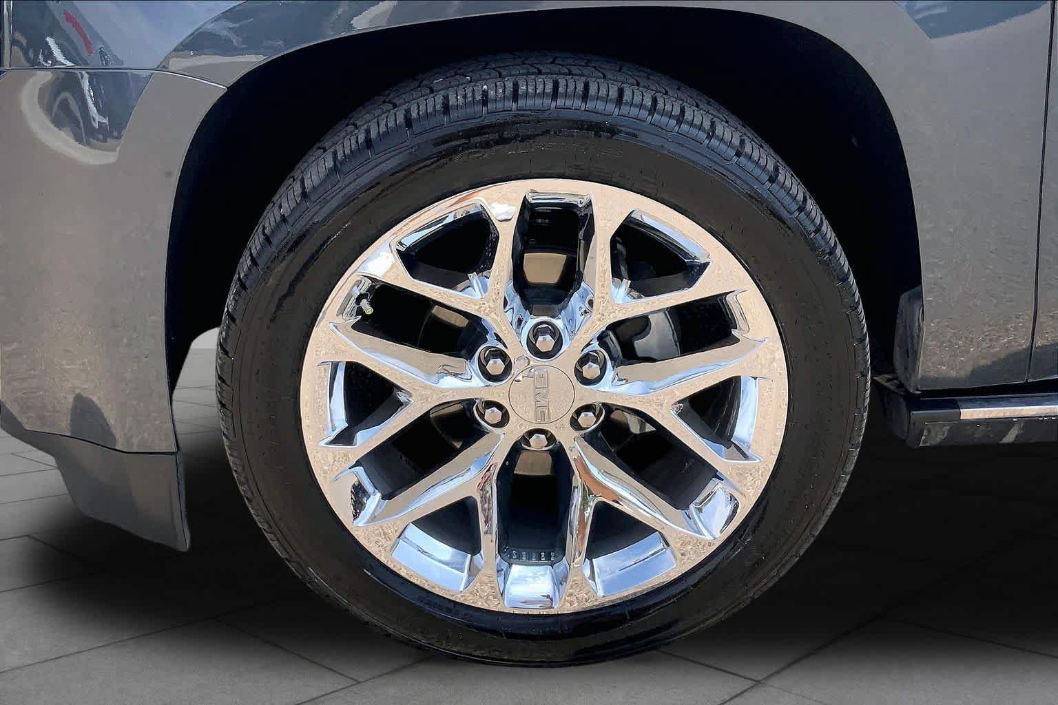 Used 2019 GMC Yukon Denali w/ Denali Ultimate Package AWD/4WD image 11