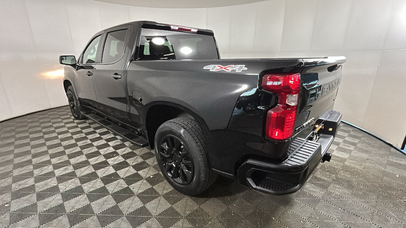 Used 2024 Chevrolet Silverado 1500 Custom w/ LPO, Dark Essentials Package AWD/4WD image 5