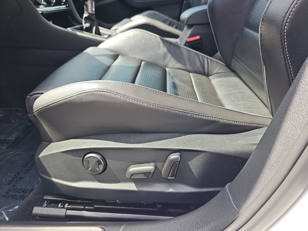 Used 2019 Volkswagen Golf R 4-Door AWD/4WD image 28