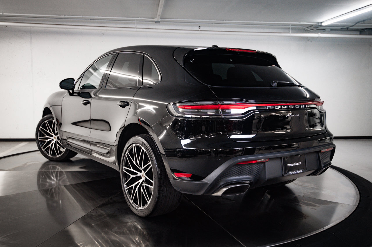 Certified 2023 Porsche Macan AWD/4WD image 3