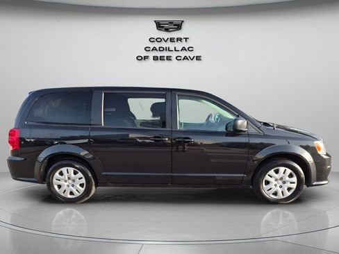 Used 2018 Dodge Grand Caravan SE w/ UConnect Hands-Free Group image 11
