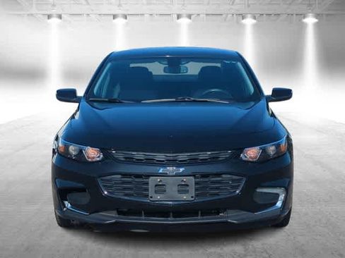 Used 2018 Chevrolet Malibu LT w/ Leather Package FWD image 2