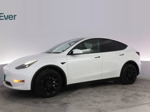 Used 2023 Tesla Model Y Long Range AWD/4WD image 18