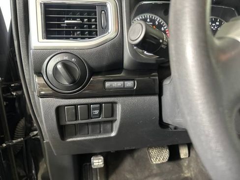 Used 2018 Nissan Titan SV image 18