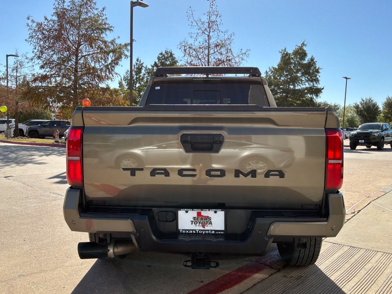 Used 2024 Toyota Tacoma TRD Sport w/ TRD Sport Upgrade Package RWD image 7