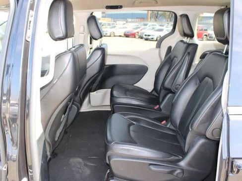 Used 2024 Chrysler Pacifica Limited FWD image 38