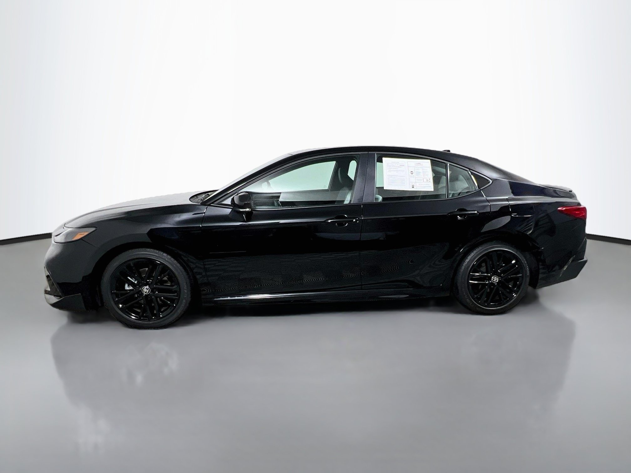Used 2026 Toyota Camry SE FWD image 9